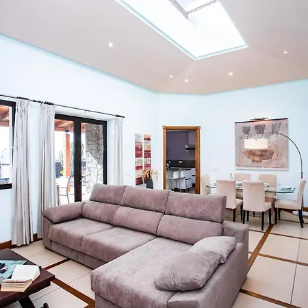 Eslanzarote Longa, Super Wifi, Heated Pool, Sat Tv فيلة
