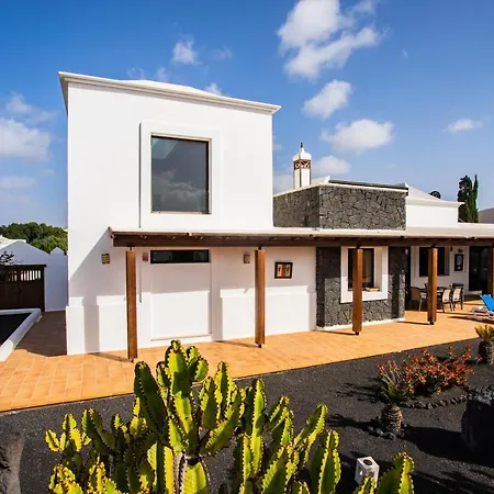Eslanzarote Longa, Super Wifi, Heated Pool, Sat Tv וילה יאיזה